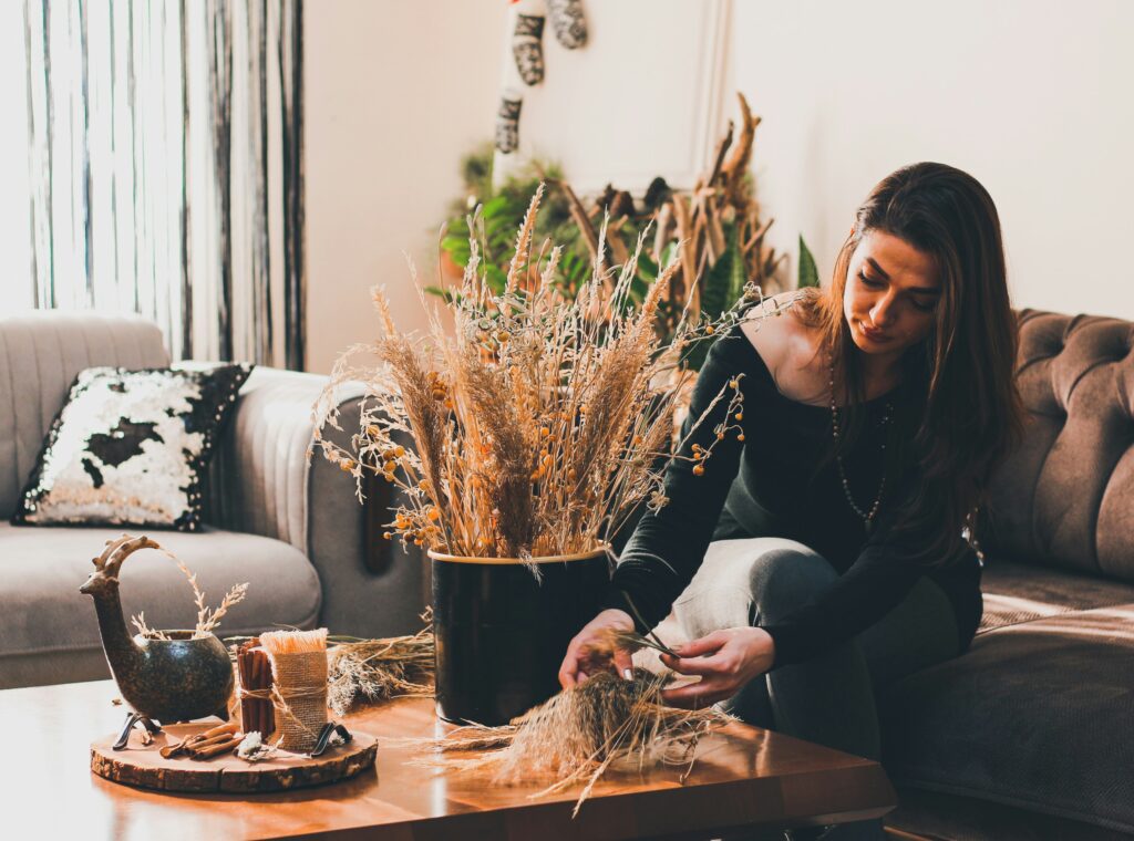 Minimalist Coffee Table Decor Ideas to Cozy Up Your Fall